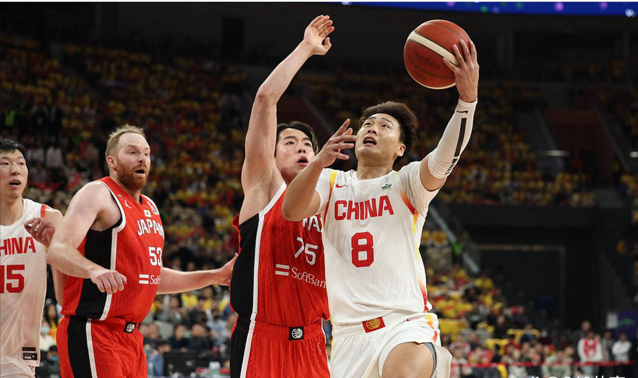 CBA比赛中球员们打出了团结一心 CBA比赛中球员们打出了团结一心