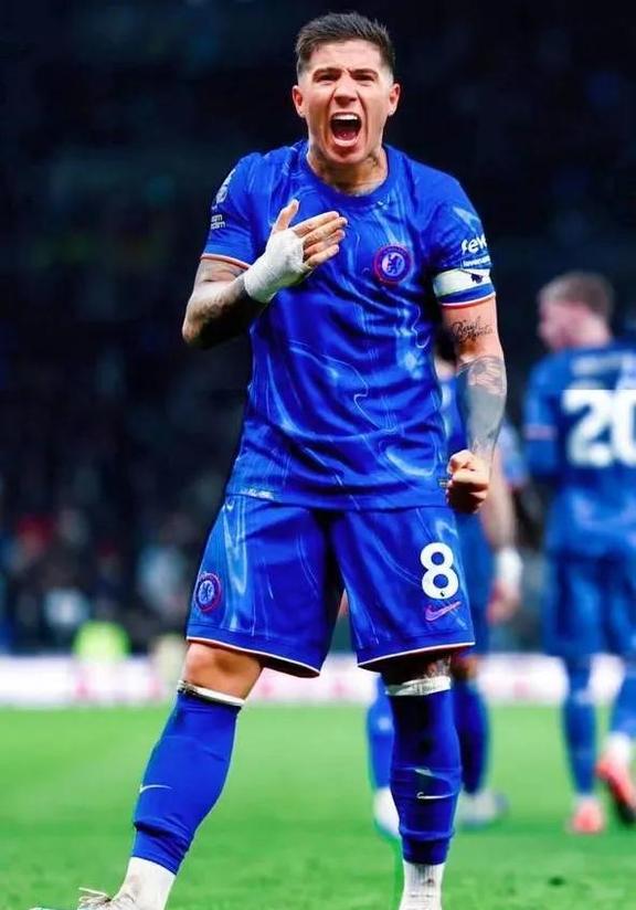 切尔西球员战术灵活化解危机彰显实力 切尔西球员战术灵活化解危机彰显实力