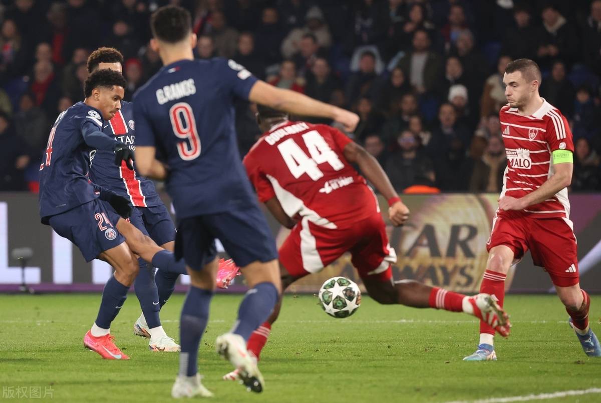 巴黎圣日耳曼新援替补出场,助球队赢得关键比赛 巴黎圣日耳曼新援替补出场,助球队赢得关键比赛