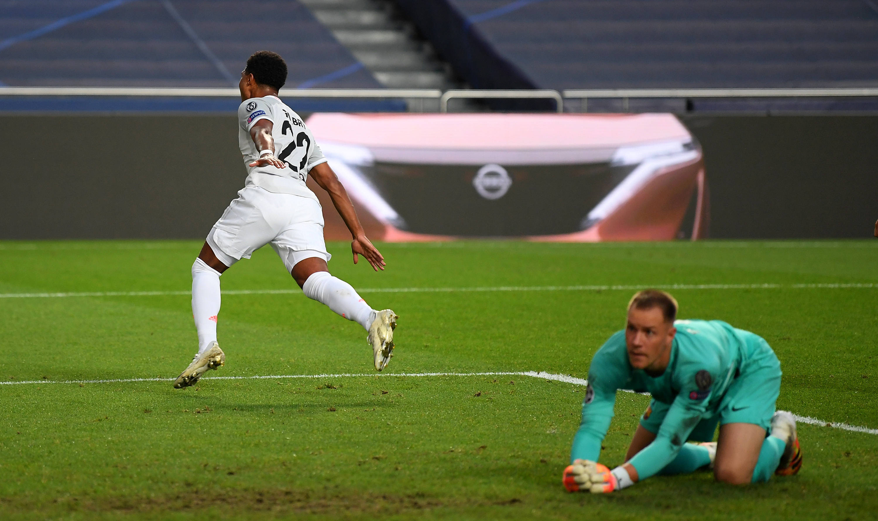 巴黎圣日耳曼实力碾压,晋级已无悬念 巴黎圣日耳曼实力碾压,晋级已无悬念