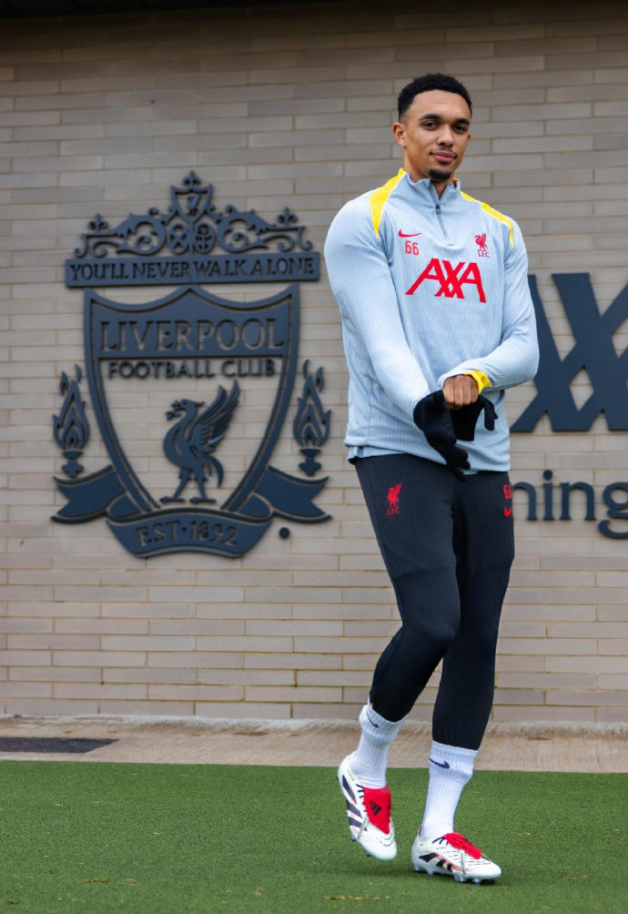 利物浦前锋在社交媒体分享训练照片 利物浦前锋在社交媒体分享训练照片