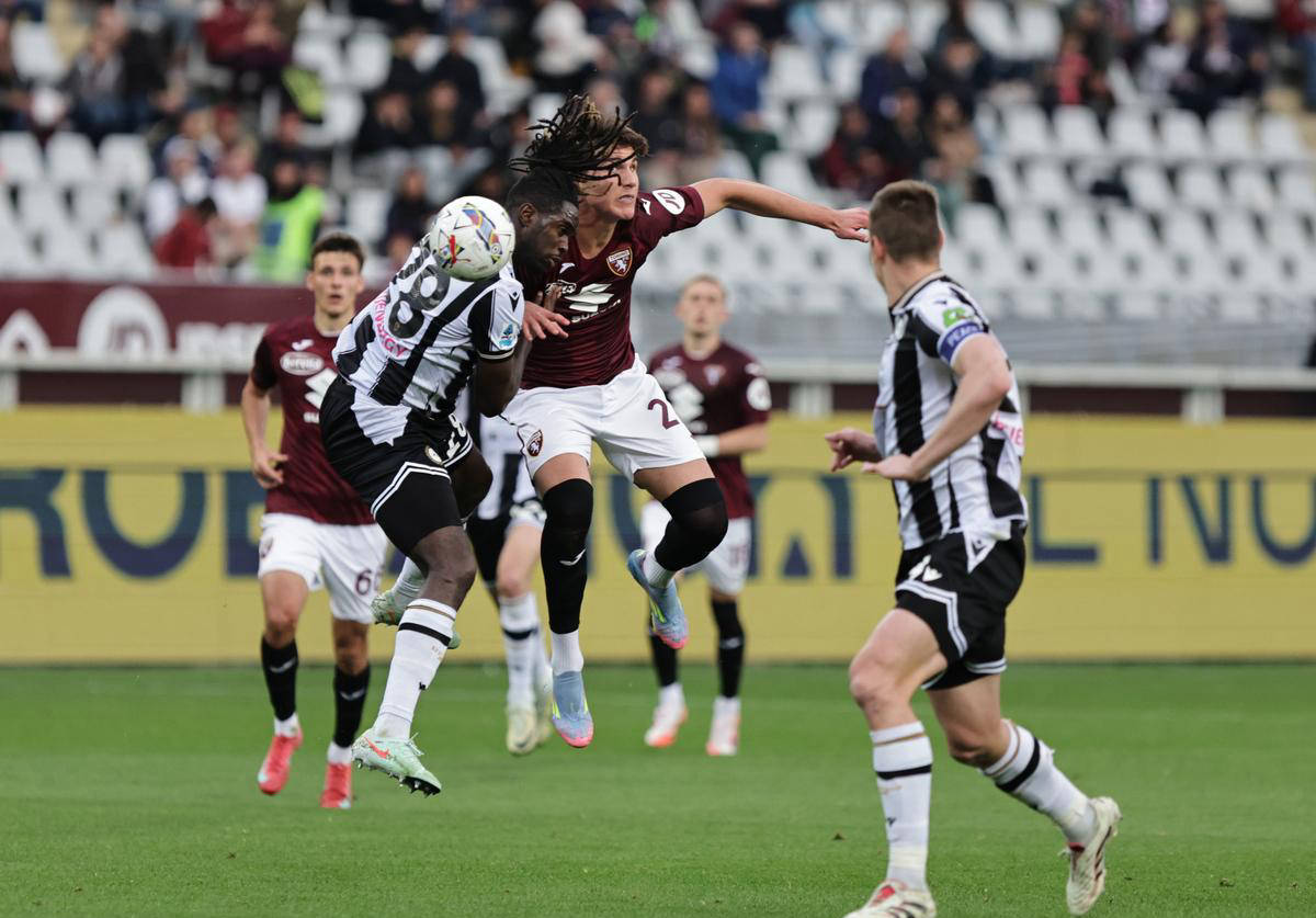 意甲比赛中深情庆祝的瞬间,鼓舞球队信心 意甲比赛中深情庆祝的瞬间,鼓舞球队信心