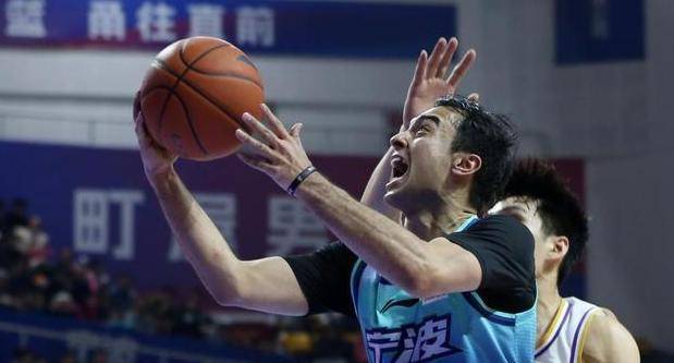 挑战篮球巅峰，无尽潜能，每一场比赛都是重生