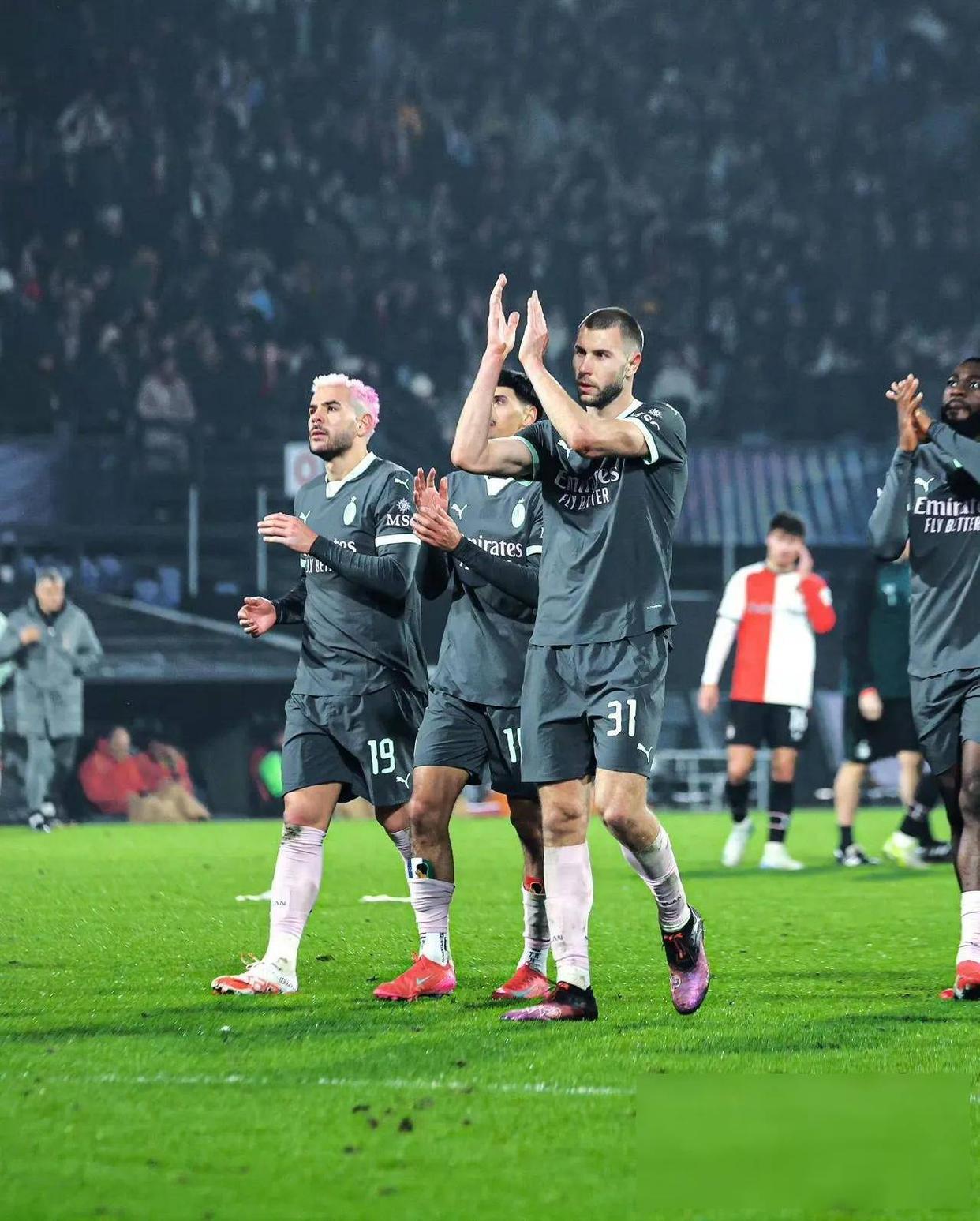 AC米兰惨败客场险些无缘淘汰赛名额 AC米兰惨败客场险些无缘淘汰赛名额