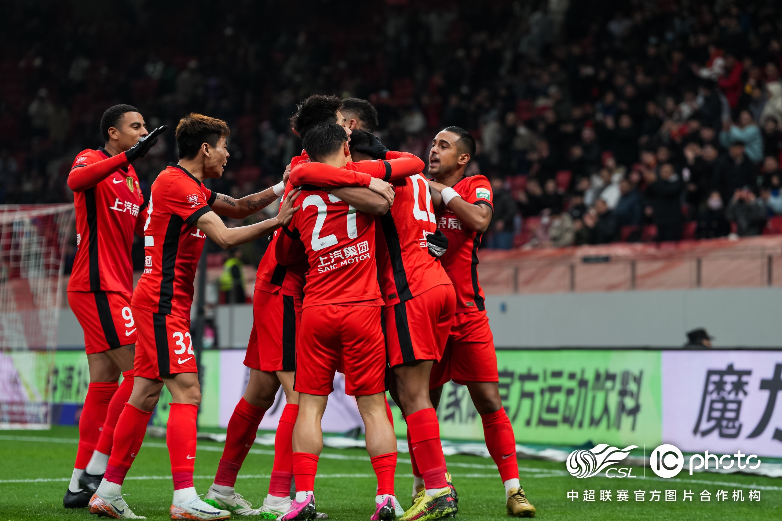 进攻战术调整,球队积极寻找破门机会 进攻战术调整,球队积极寻找破门机会