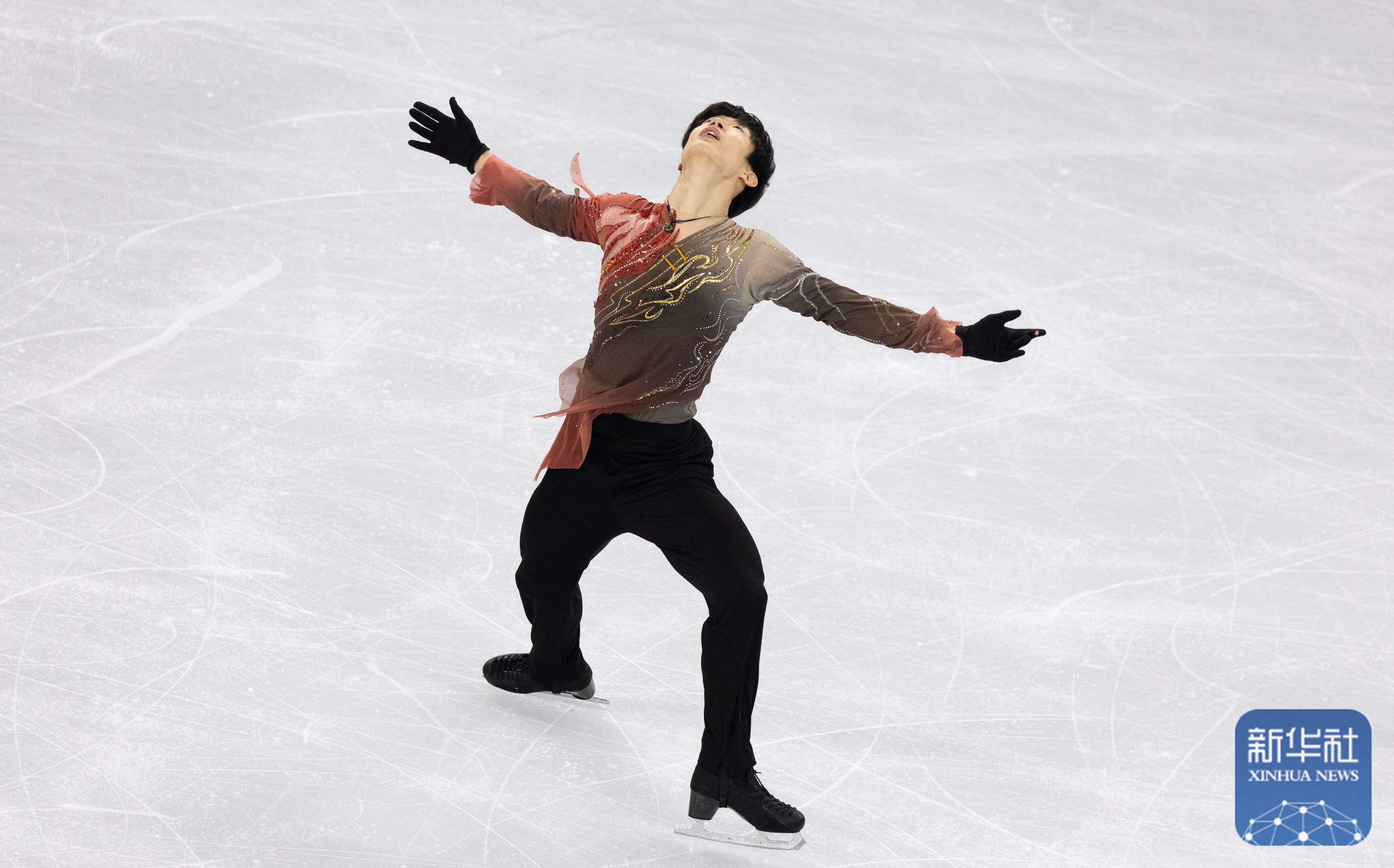 出色表现赢得掌声,瞬间完美诠释球员魅力 出色表现赢得掌声,瞬间完美诠释球员魅力