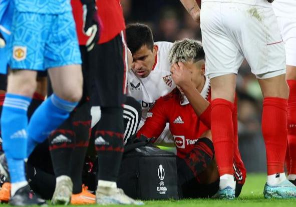 对手球队球员伤情公布引起广泛讨论 对手球队球员伤情公布引起广泛讨论