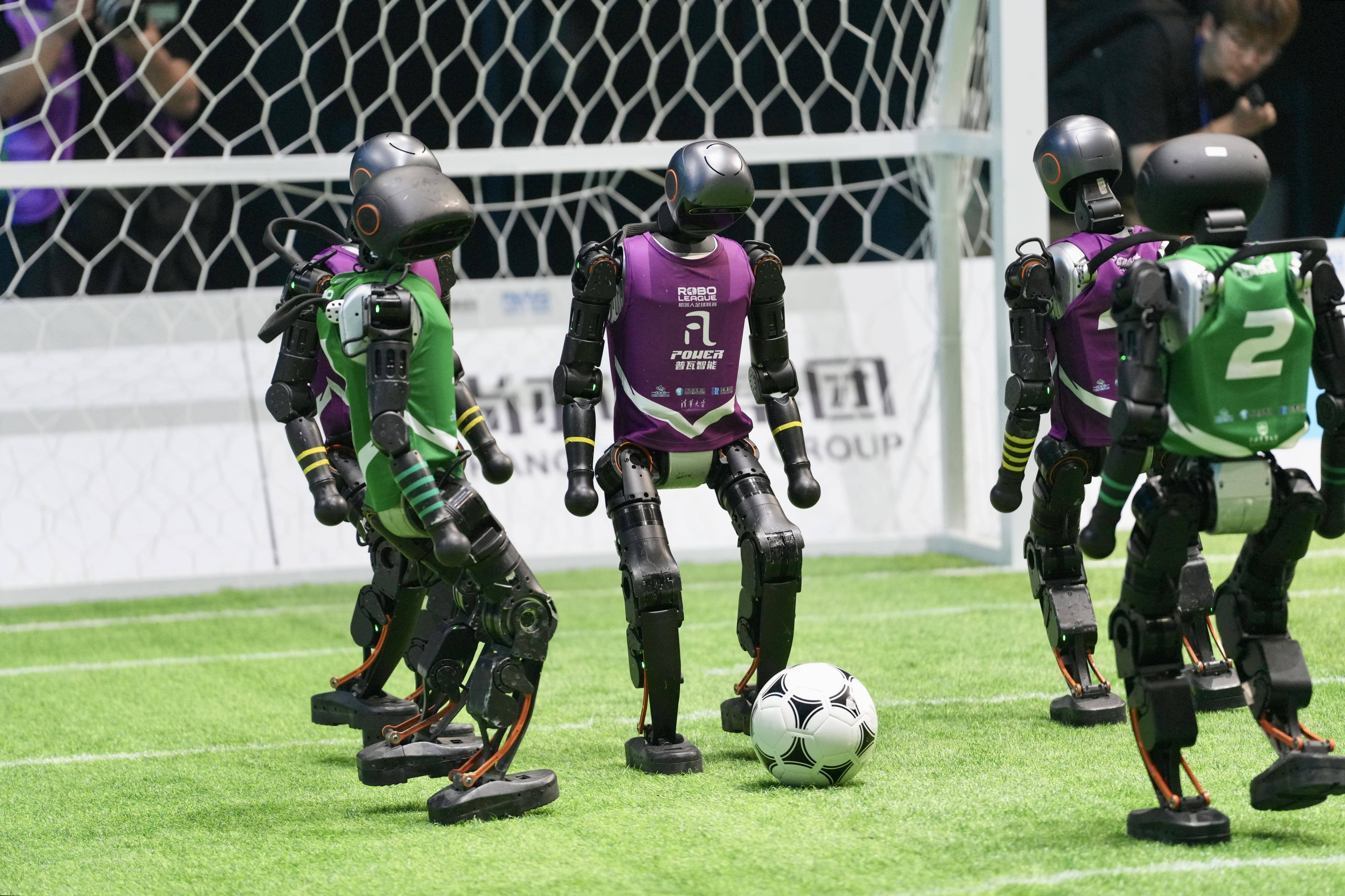 国内足球职业联赛赛场精彩连连 国内足球职业联赛赛场精彩连连