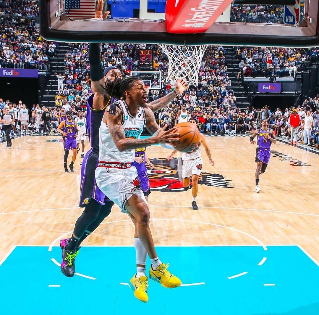 森林狼主场惊险胜出,球迷沸腾庆祝士气大振 森林狼主场惊险胜出,球迷沸腾庆祝士气大振