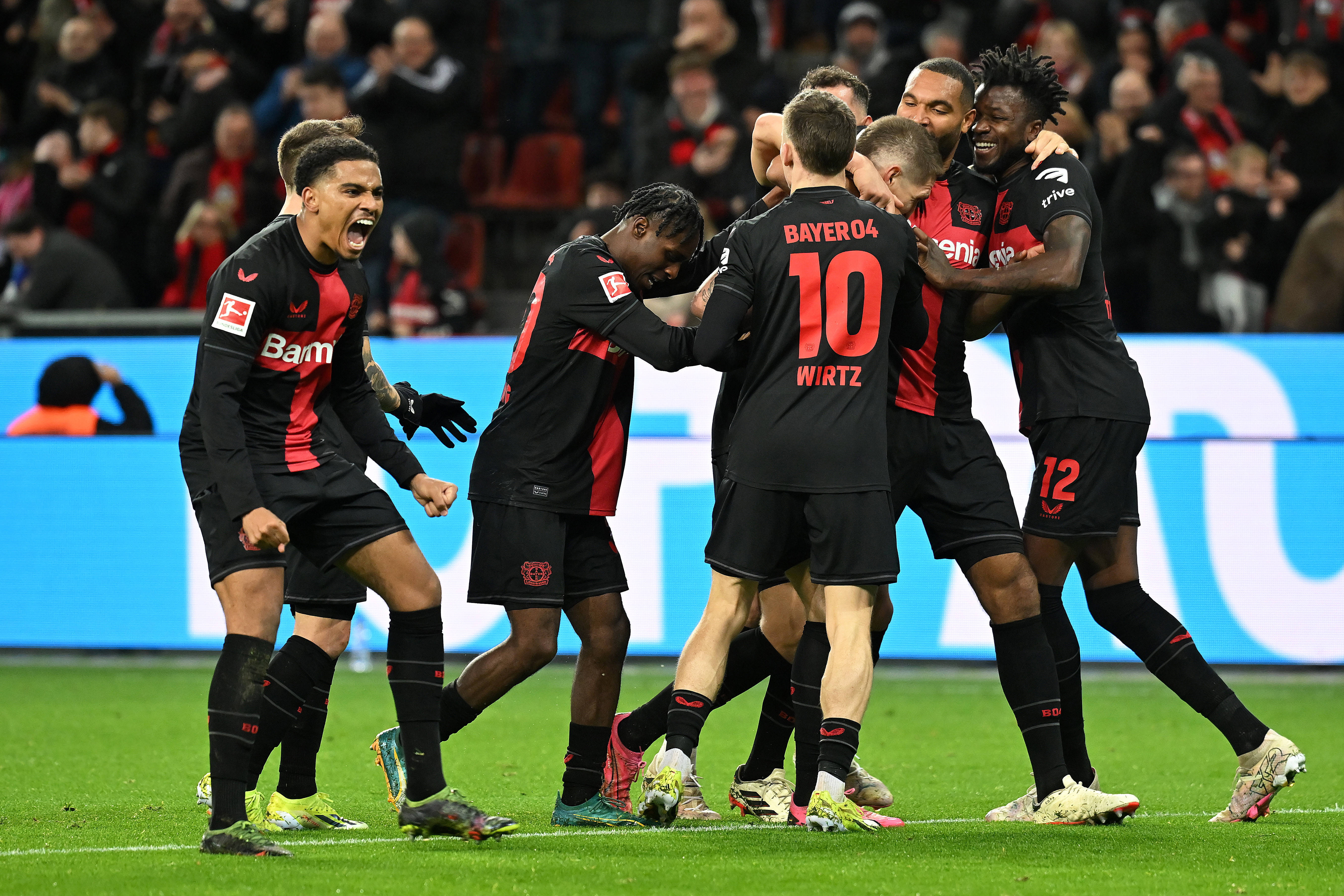 德国联赛中强队遭遇沉重打击 德国联赛中强队遭遇沉重打击