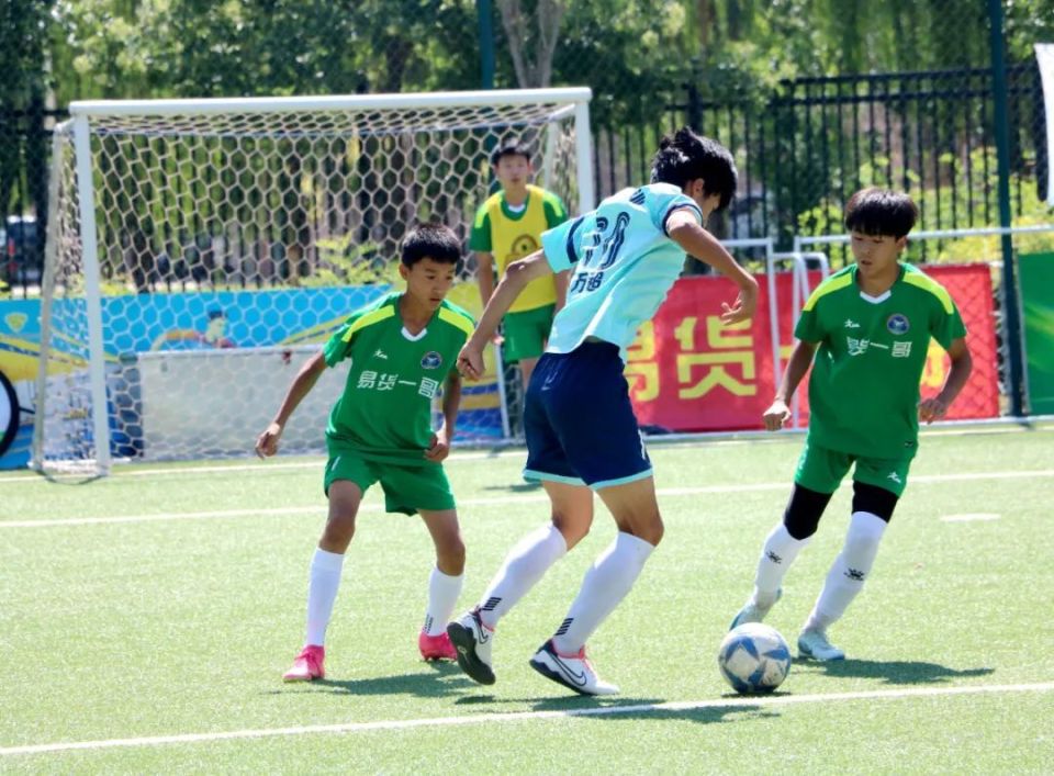 球员们精神抖擞,展现顽强拼搏精神 球员们精神抖擞,展现顽强拼搏精神