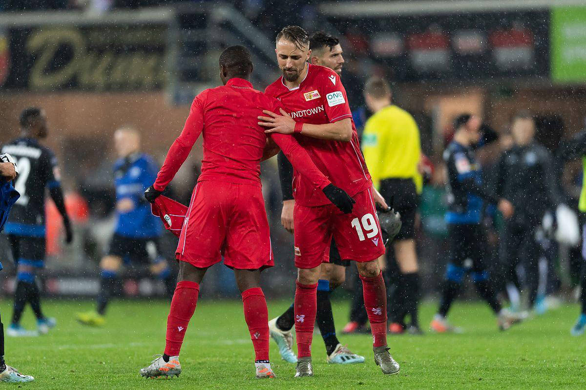 斯图加特客场战平,保持不败纪录 斯图加特客场战平,保持不败纪录