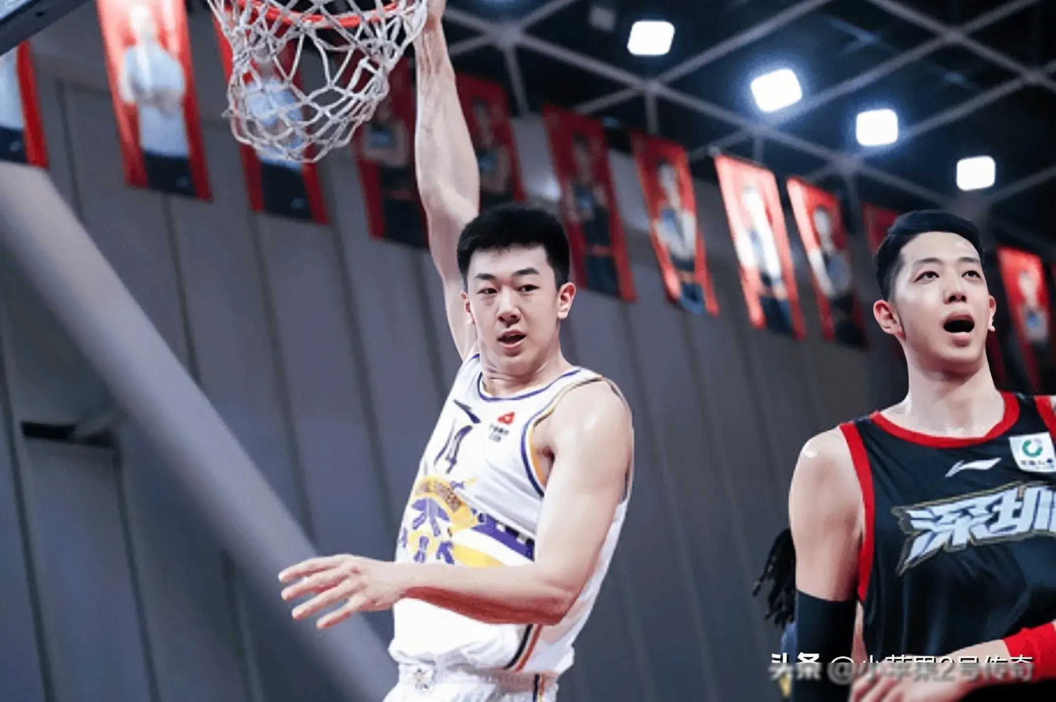 双方实力相当,比赛进展惊心动魄 双方实力相当,比赛进展惊心动魄