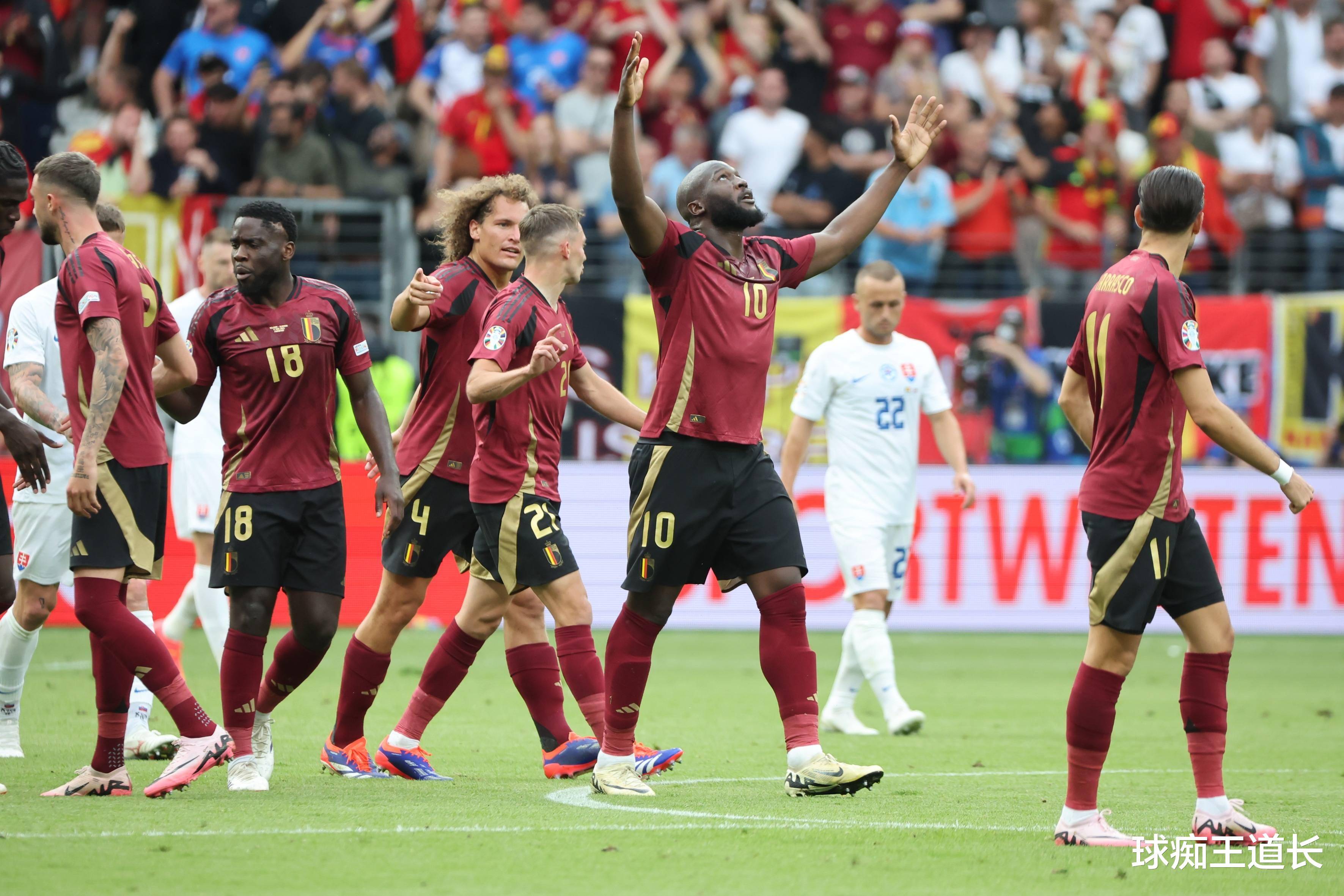 欧预赛比赛关键战局急待解决,球队积极备战迎战 欧预赛比赛关键战局急待解决,球队积极备战迎战