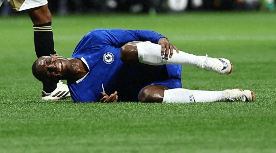 前锋突然离队,引发球迷猜想 前锋突然离队,引发球迷猜想