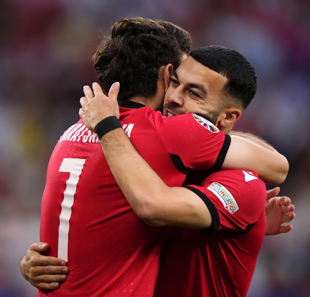 欧预赛比赛:葡萄牙小将传射破门,火力全开 欧预赛比赛:葡萄牙小将传射破门,火力全开