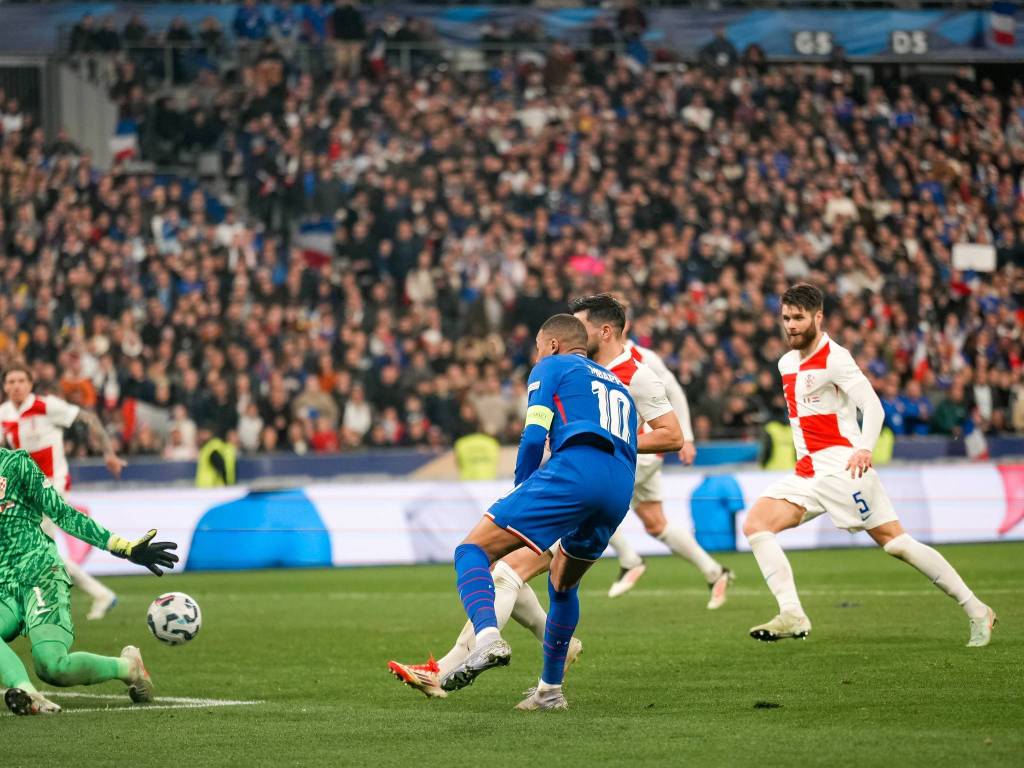 克罗地亚队主场战胜对手,重返小组前四 克罗地亚队主场战胜对手,重返小组前四