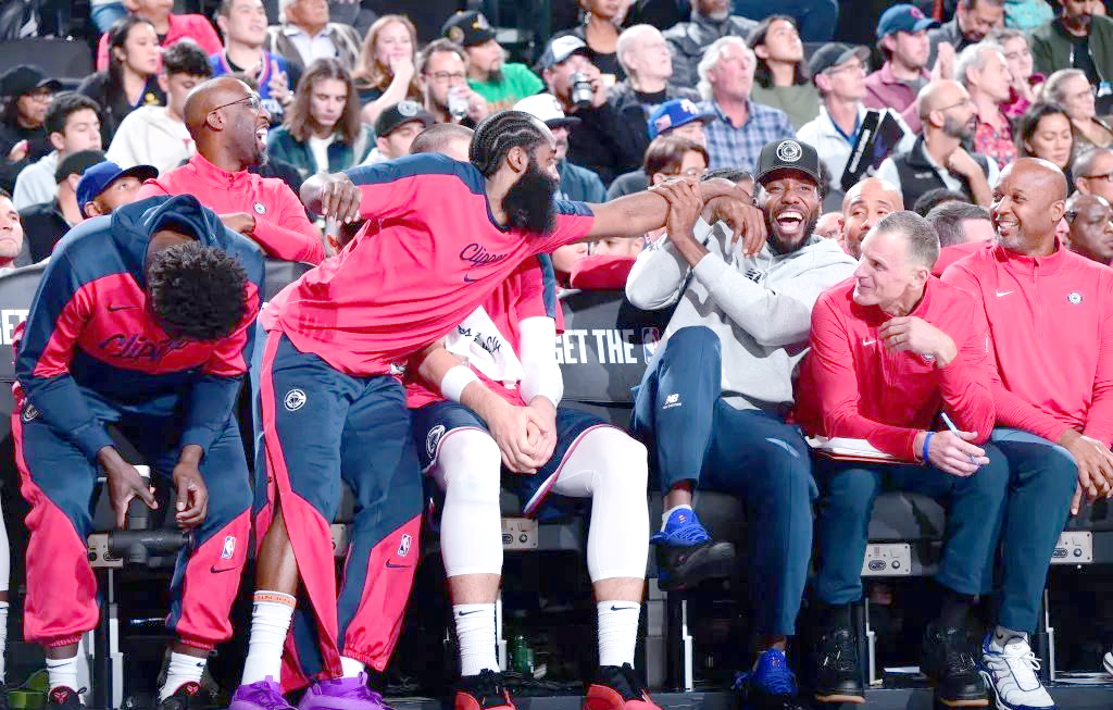 快船激情燃烧摆脱困境喜获胜利