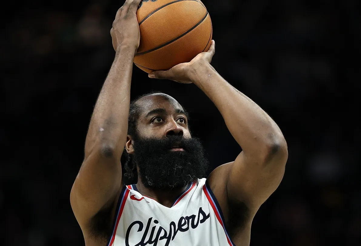 快船激情燃烧摆脱困境喜获胜利