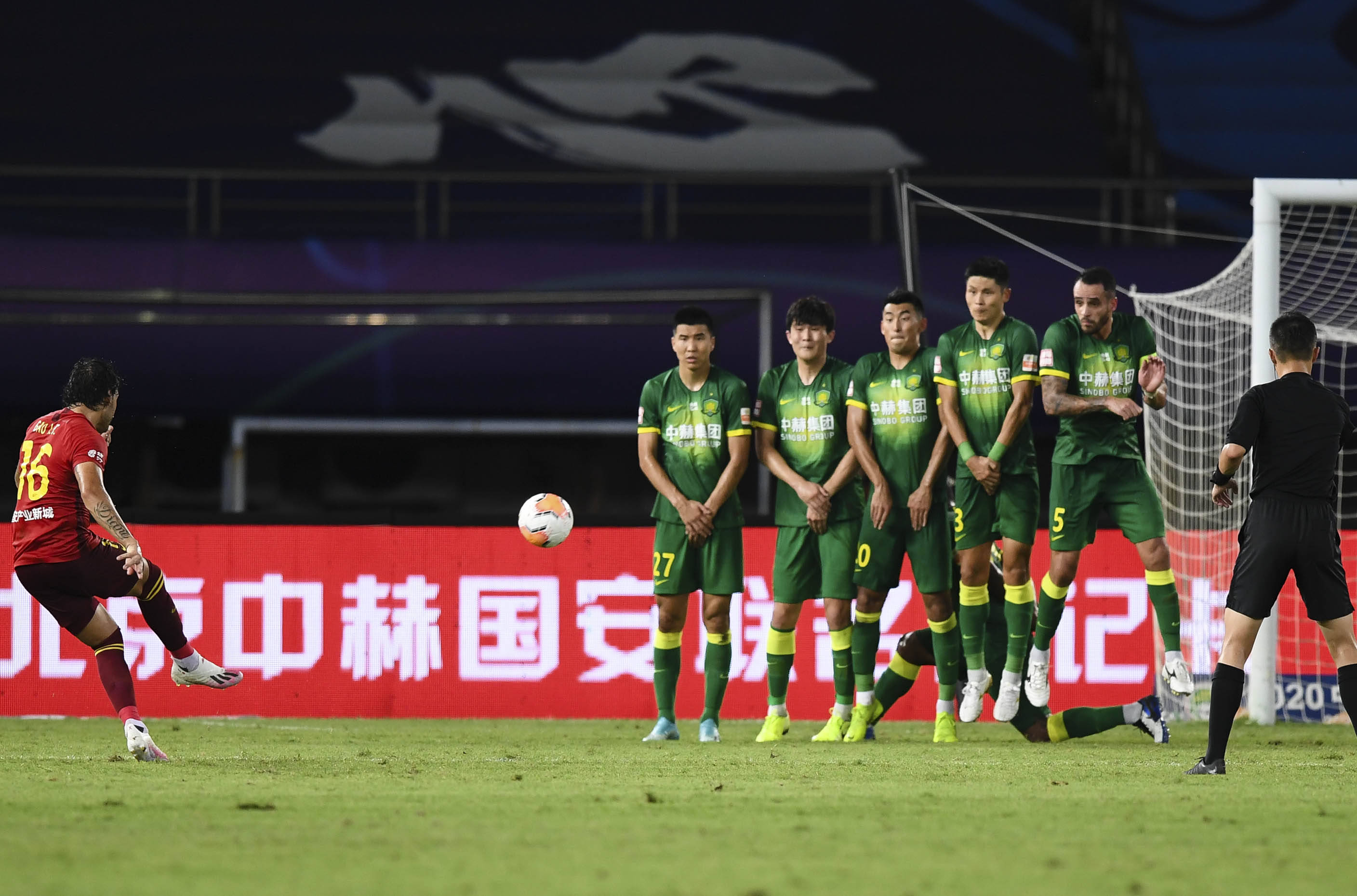 河北华夏幸福与国安上演对决,谁将胜出? 河北华夏幸福与国安上演对决,谁将胜出?