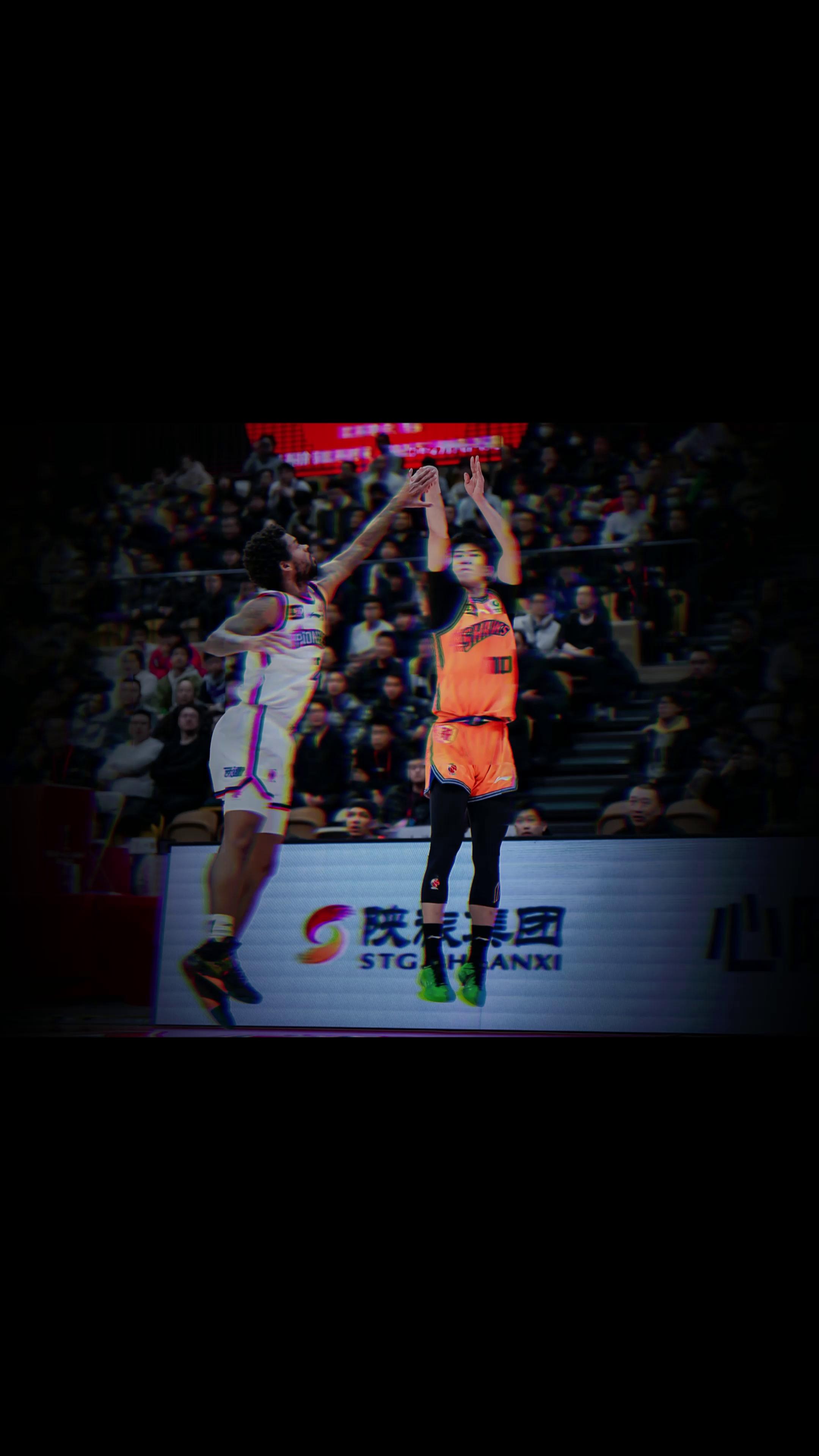 新秀崛起!年轻队员舞动,爆发潜能 新秀崛起!年轻队员舞动,爆发潜能