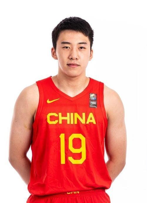 年轻球员脱颖而出，成为球队新希望