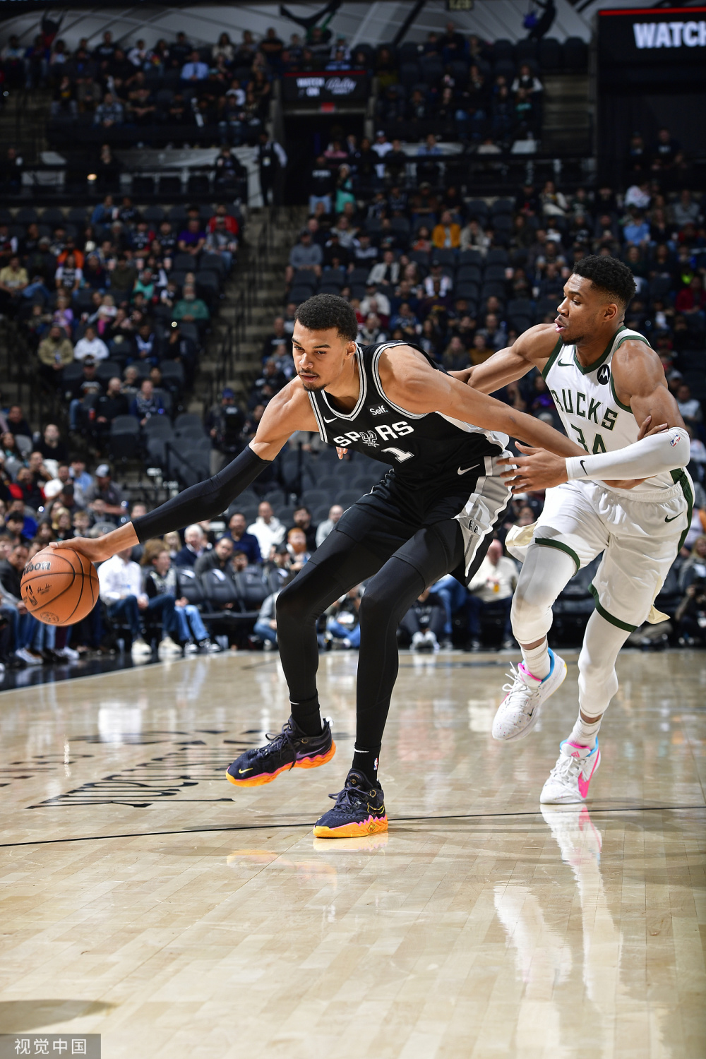 FB体育官网-雄鹿胜马刺,米德尔顿27分