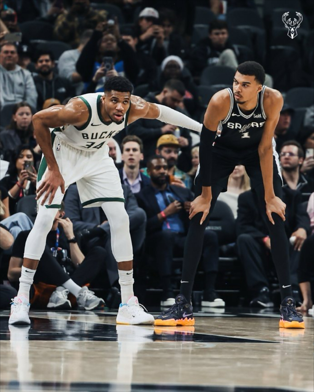 FB体育官网-雄鹿胜马刺,米德尔顿27分