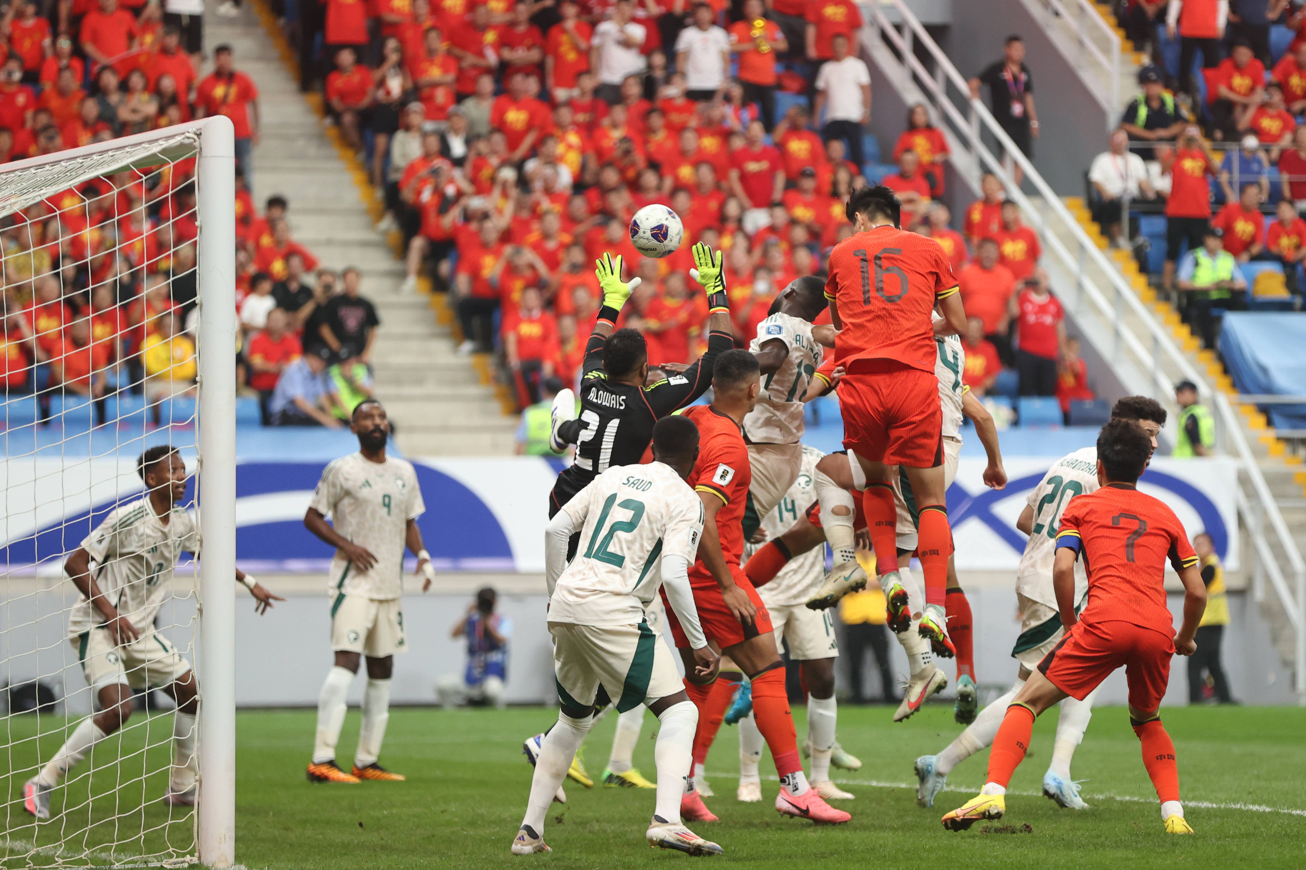 FB体育官网-精彩足球比赛即将上演,球迷热情高涨