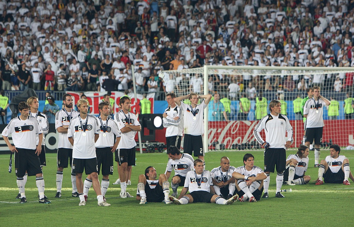 FB体育官网-德国强队大胜晋级,展现霸气